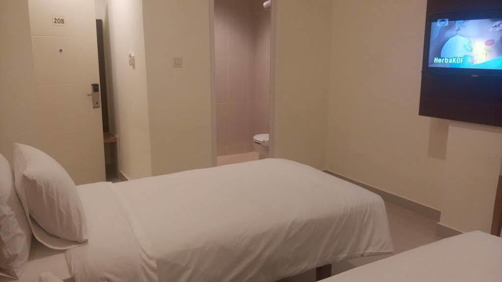 Big Fish Hotel Manado Dış mekan fotoğraf